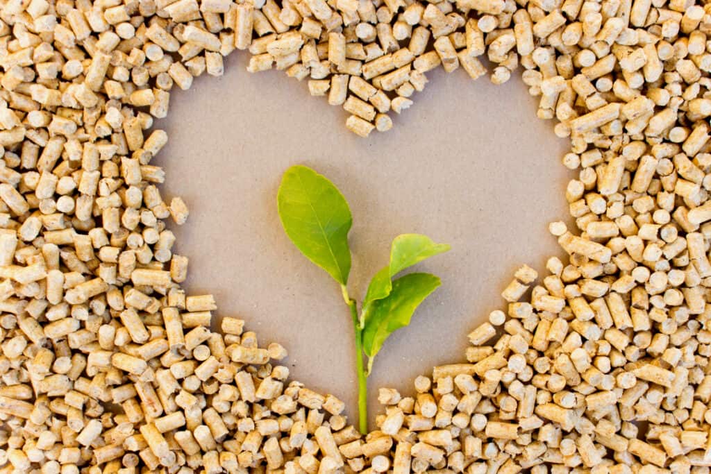 pellets de bois formant un coeur