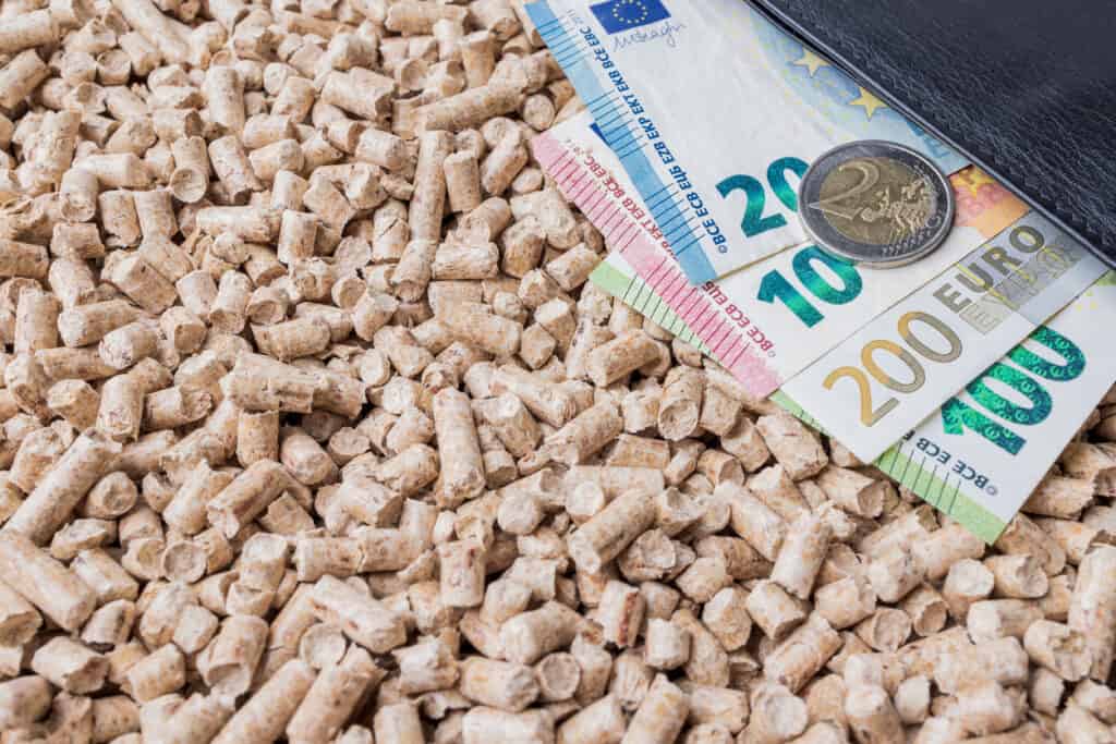 pellets avec des billets de 10 et 20 euros.