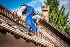 artisans RGE rénovation toiture en été