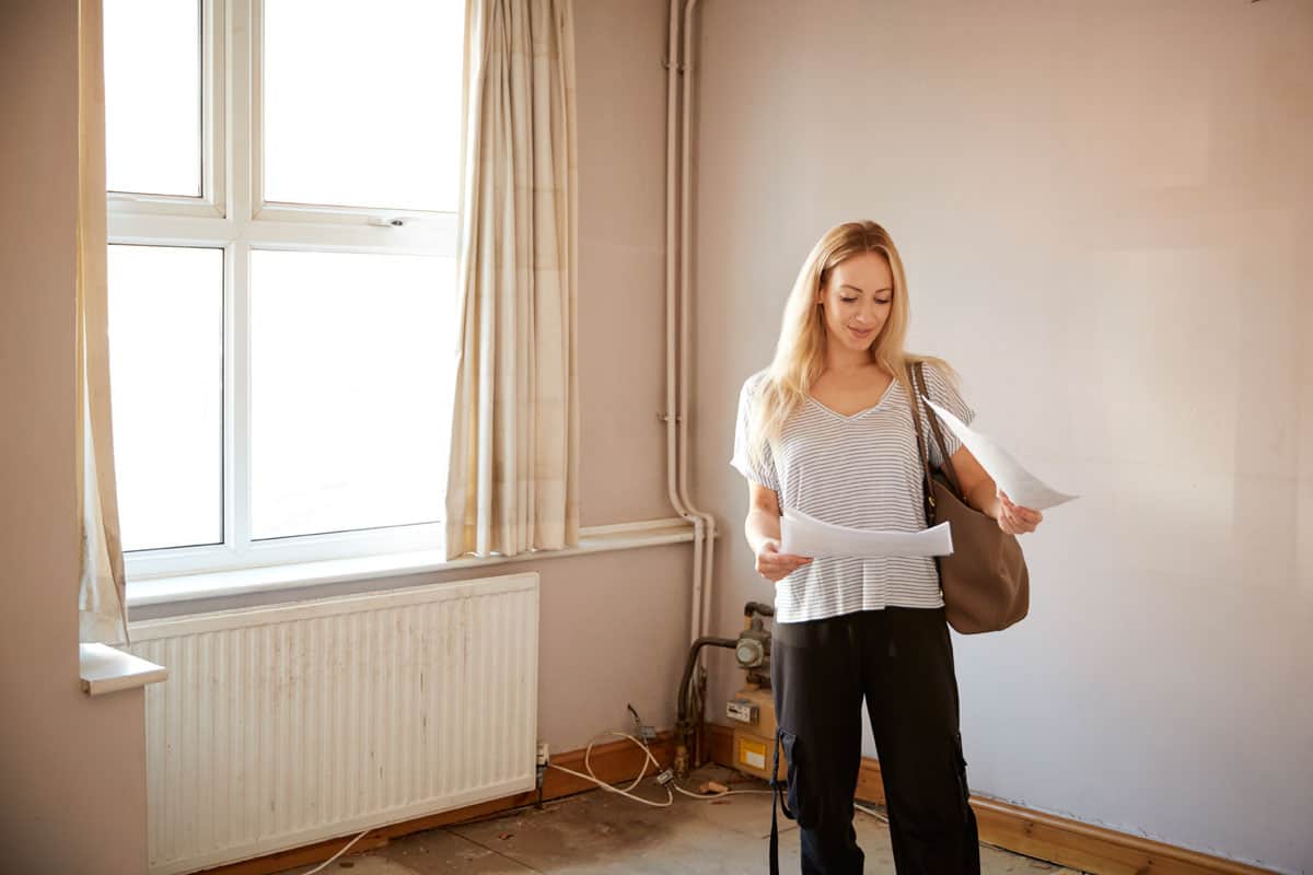 femme devant radiateur