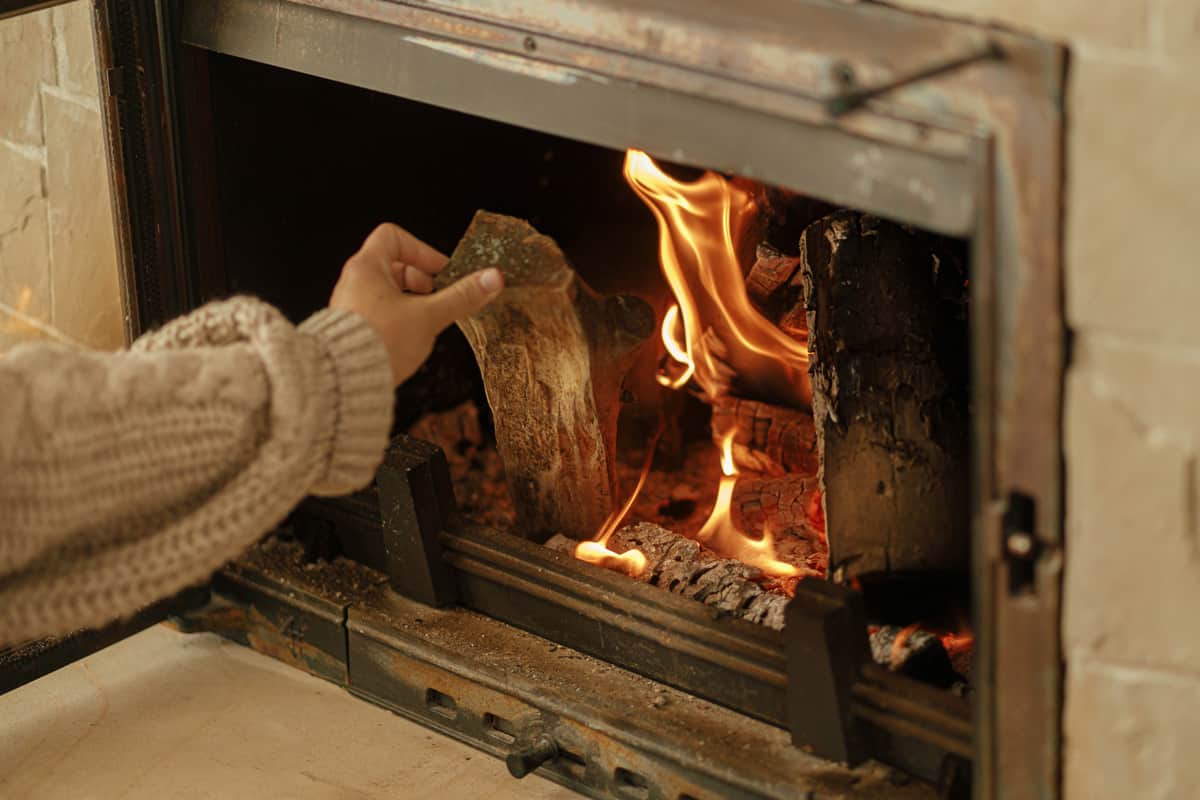 La distribution d'air chaud à partir d'un foyer fermé - Les éléments  d'équipement 